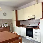 House With Large Garden, 2 Bedrooms, 2 Bathrooms, *